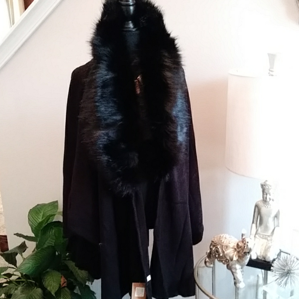 Black Cape/Poncho With Faux Fur Collar